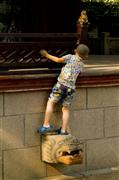 Peeping tom : Tongli, China